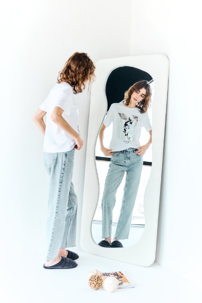 Picture of White Mirror